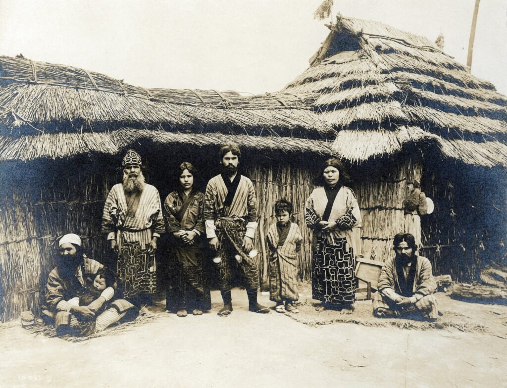 Ainu_Group_from_Japan_in_Department_of_Anthropology_exhibit_at_the_1904_World's_Fair - Official Photographic Company - Missouri History Museum